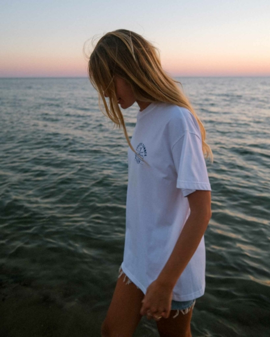 Endless Summer Club T-Shirt Ocean Blue_abbildung_model_bildnr1