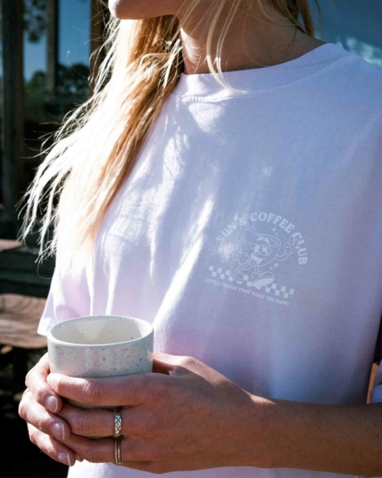 Sun & Coffee Club T-Shirt Lila_abbildung_model_bildnr3