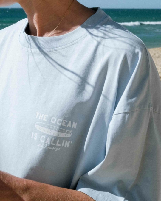 Ocean is Calling T-Shirt Hellblau_abbildung_model_bildnr4