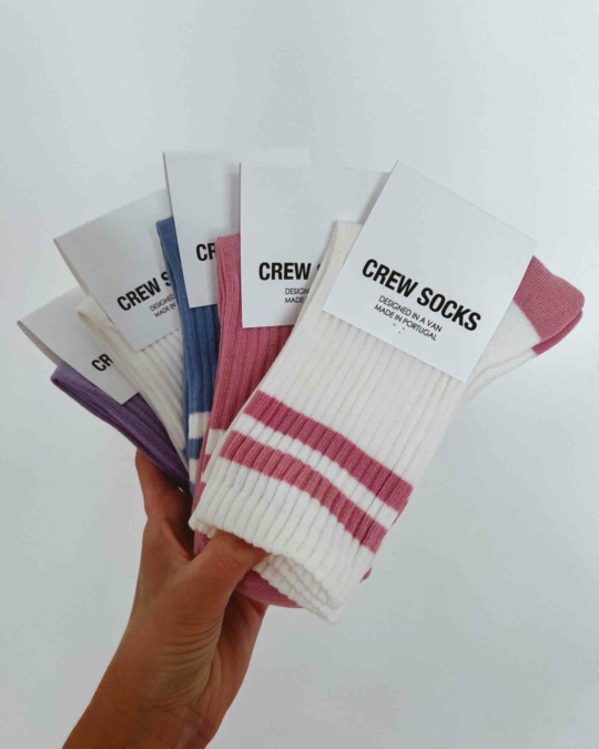 Socken in Off White mit Streifen Pink_abbildung_model_bildnr2