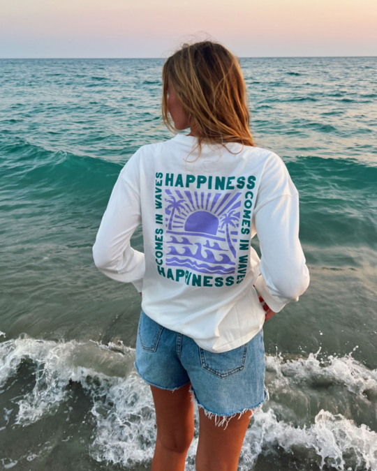 Happiness Longsleeve Unisex Off-White_abbildung_model_bildnr4