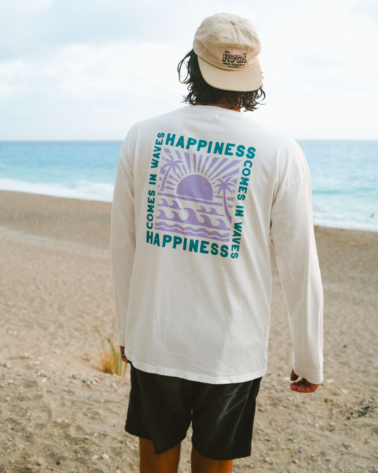 Happiness Longsleeve Unisex Off-White_abbildung_model_bildnr4