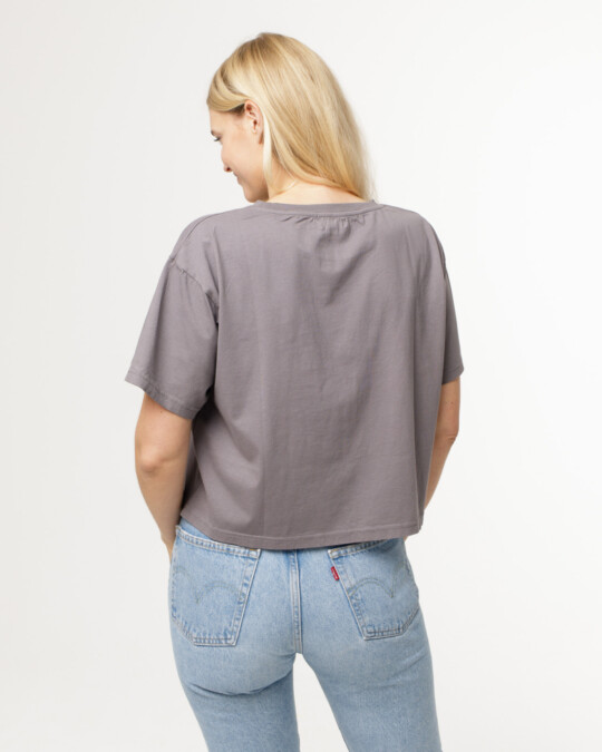 Cropped T-Shirt Paraíso Dark Grey_abbildung_model_bildnr3