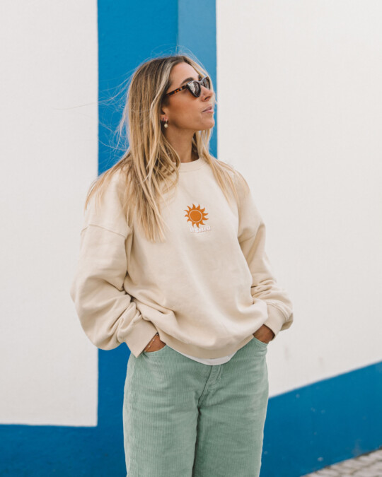 Le Soleil Sweater Bleached Sand_abbildung_model_bildnr1