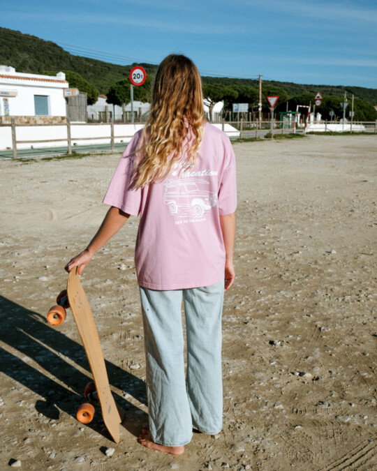 Mental Vacation T-Shirt Pink_abbildung_model_bildnr2